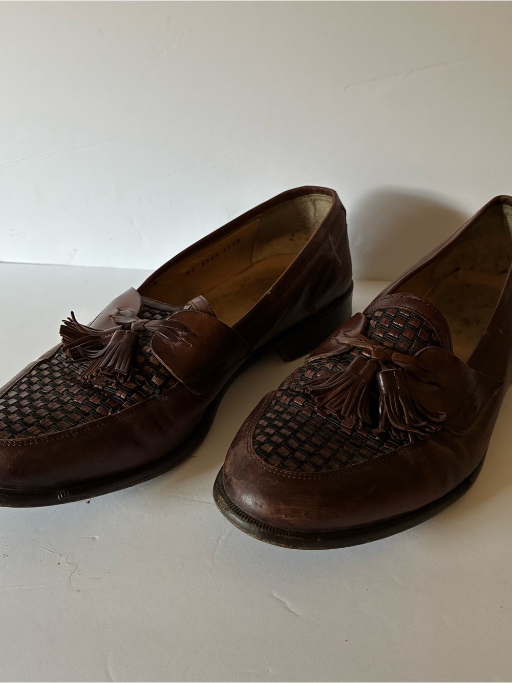 Johnston & Murphy Men's 10.5 Brown Leather Tassel Woven Loafers